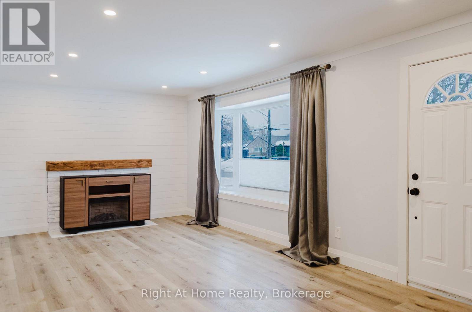 St. Catharines (carlton/bunting), ON L2M4J7,12 Northwood DR #Main