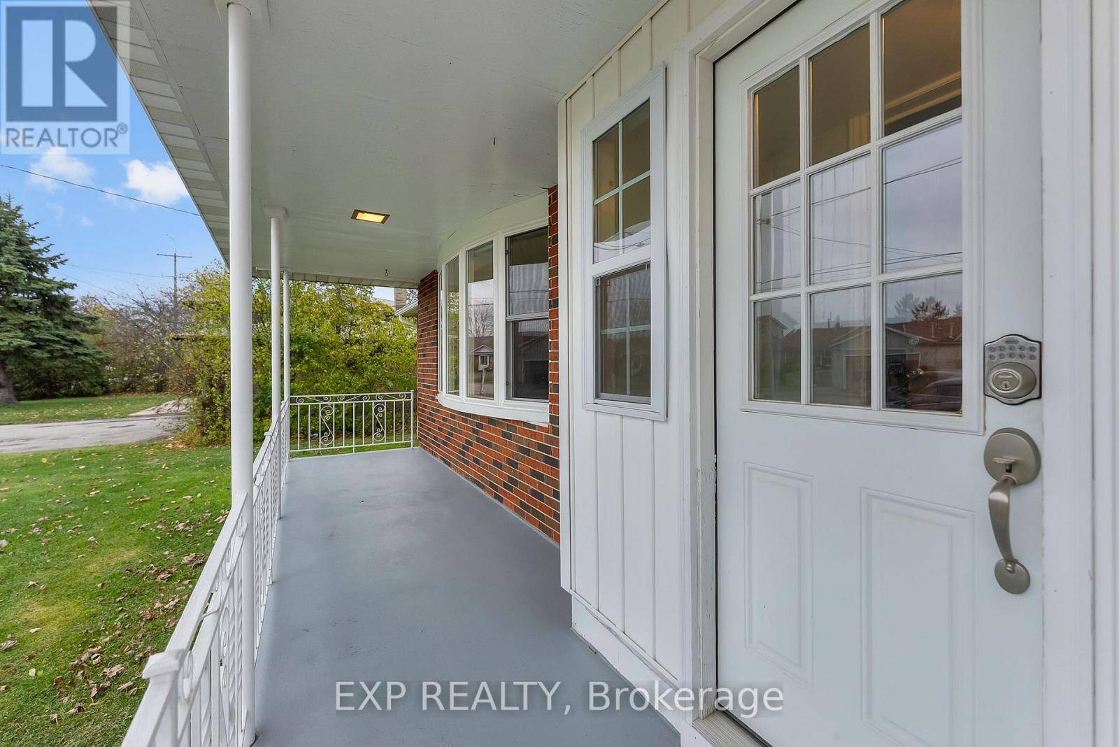 Fort Erie (lakeshore), ON L2A1L9,358 ALBANY STREET