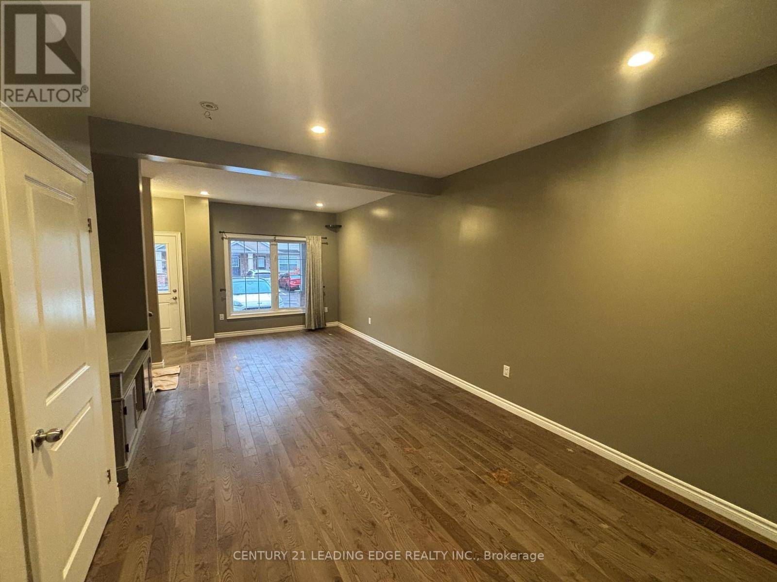 London South (south U), ON N6M0A7,3320 Meadowgate BLVD #70