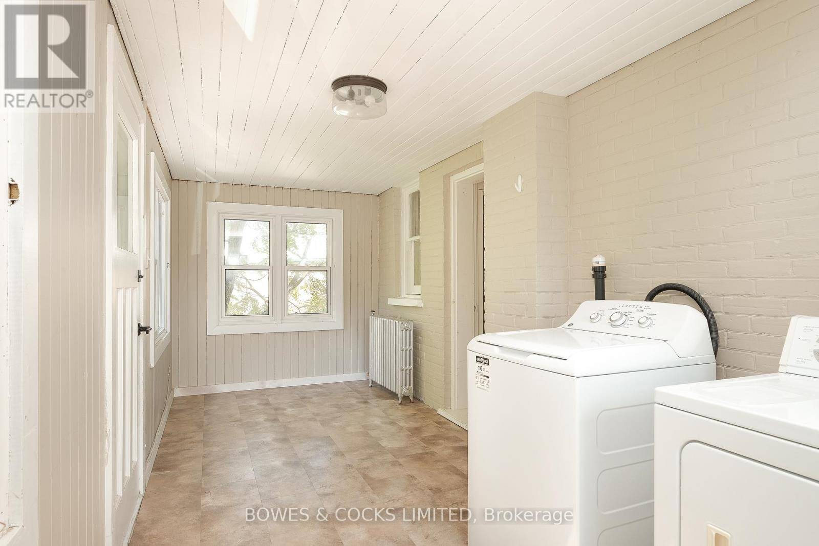 Peterborough (town Ward 3), ON K9J4L5,530 CHAMBERLAIN STREET