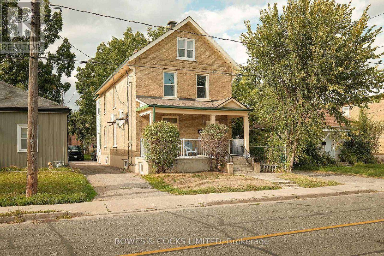 Peterborough (town Ward 3), ON K9J4L5,530 CHAMBERLAIN STREET