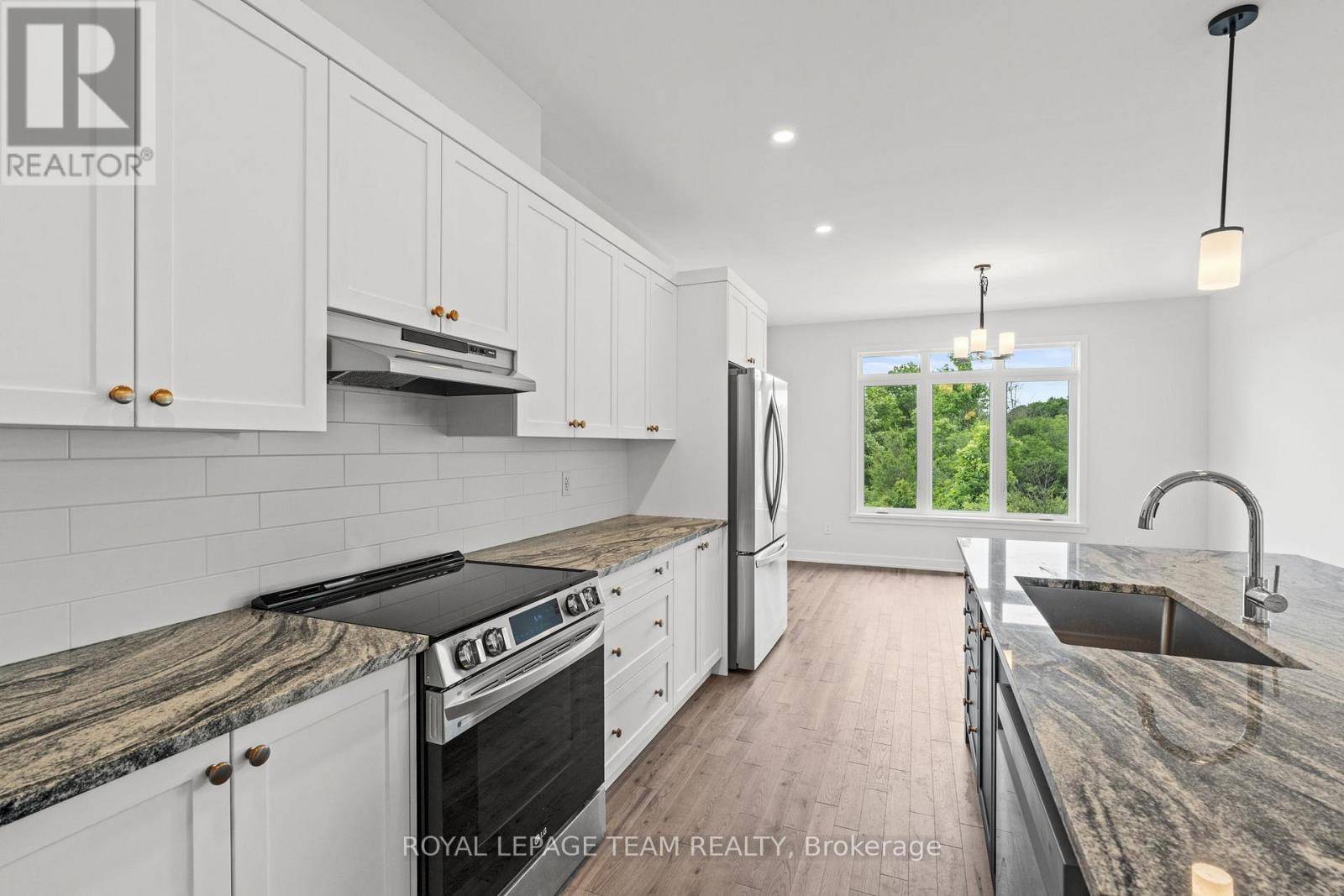 Brockville, ON K6V0G8,1034 TURNER DRIVE