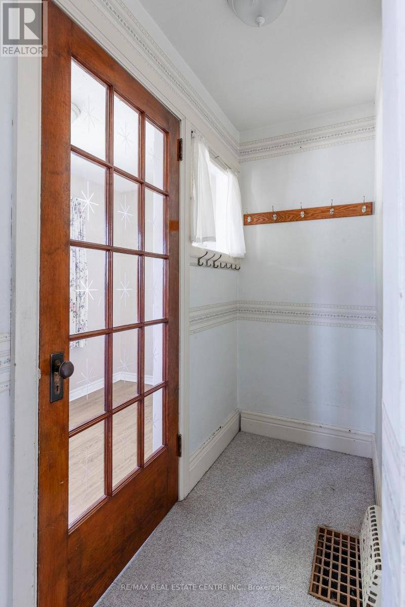 Hamilton (homeside), ON L8H5A3,27 BARONS AVENUE N