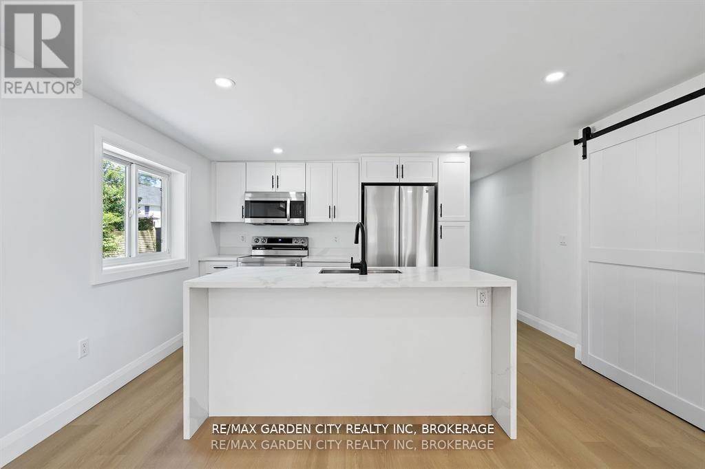 Fort Erie (crystal Beach), ON L0S1B0,235 LINCOLN ROAD W