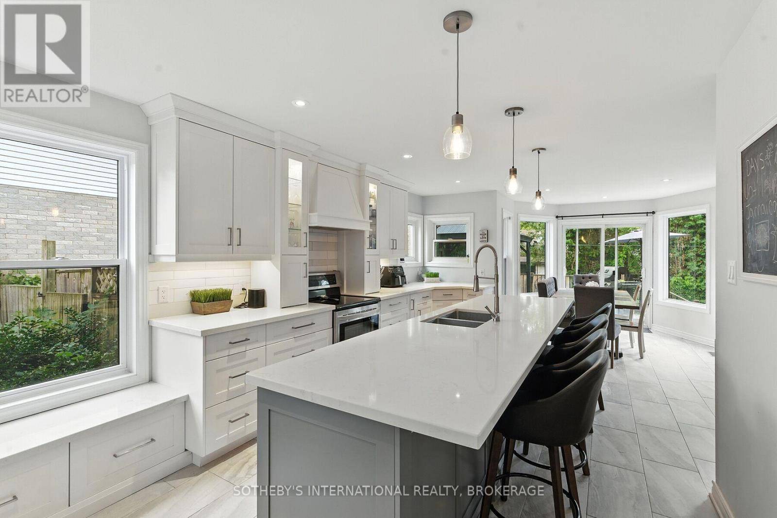 St. Catharines (rykert/vansickle), ON L2S3T2,32 STERLING STREET