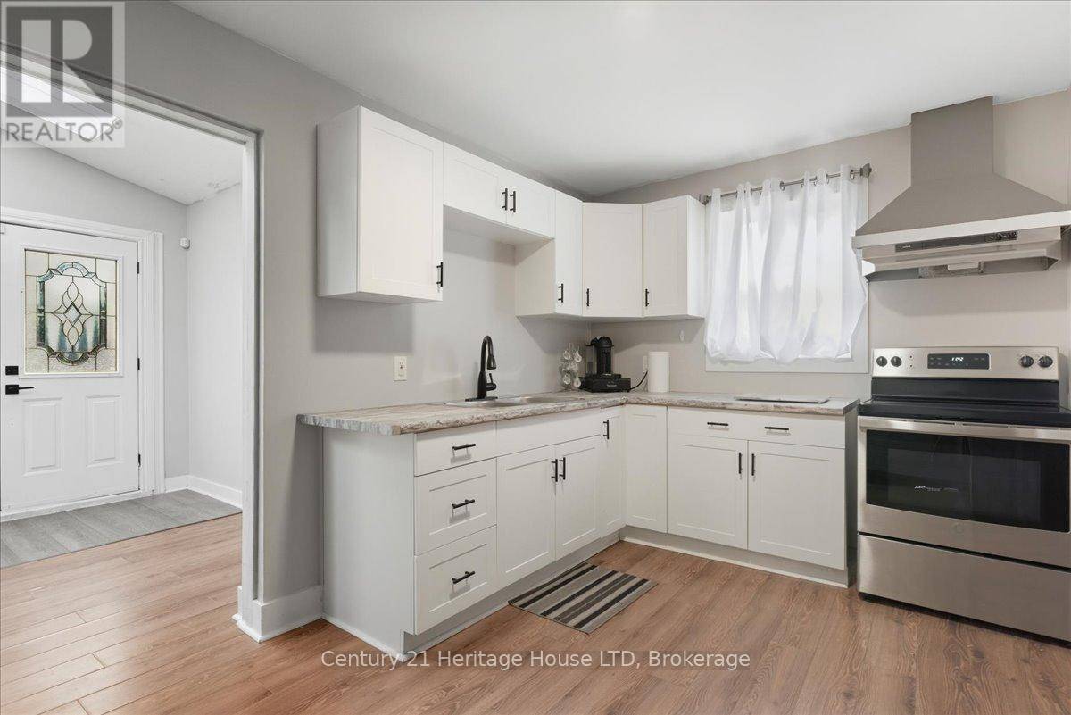 St. Catharines (e. Chester), ON L2R2W5,4 CROSS STREET