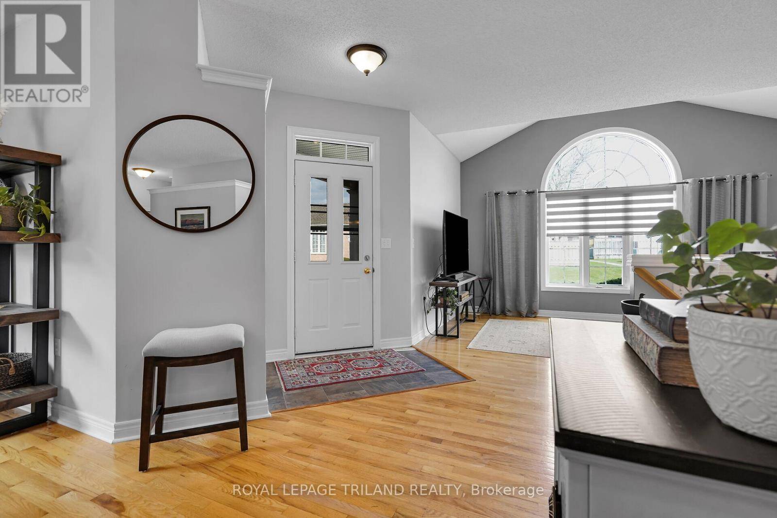 London South (south U), ON N6M1K9,2025 Meadowgate BLVD #121