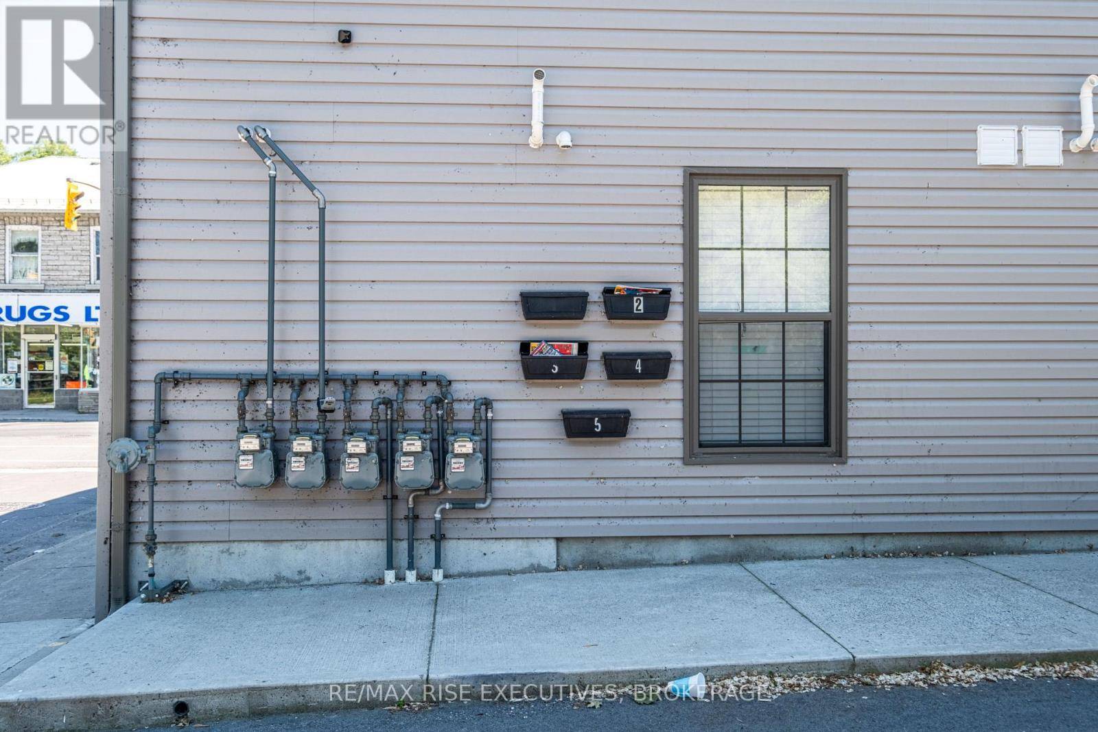 Kingston (central City West), ON K7M1E0,120 YONGE STREET