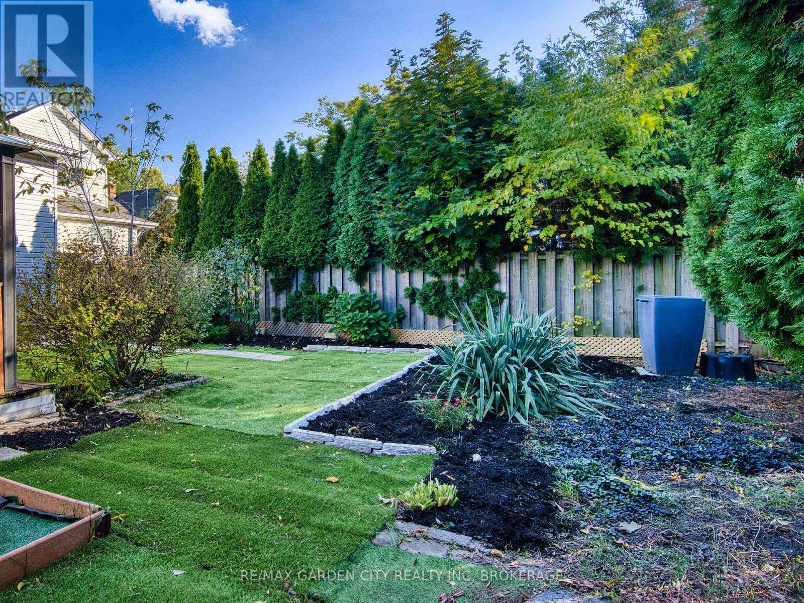 St. Catharines (facer), ON L2M5N9,61 CONCORD AVENUE