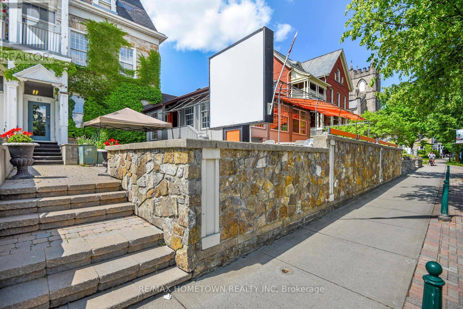 Brockville, ON K6V1B3,64 KING STREET E