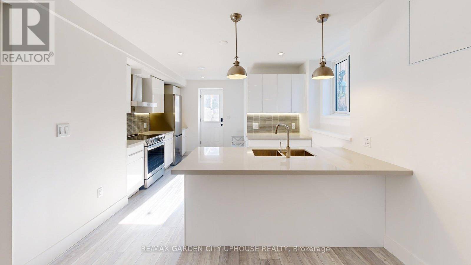 St. Catharines (downtown), ON L2R1W6,168 RUSSELL AVENUE