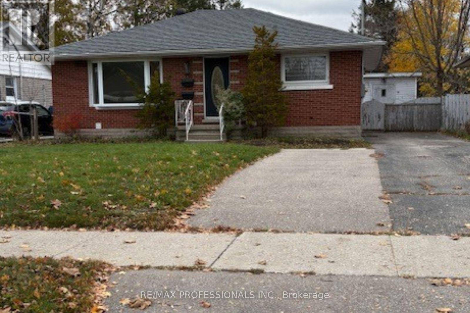 Kitchener, ON N2C1Z7,139 Byron AVE #Lower