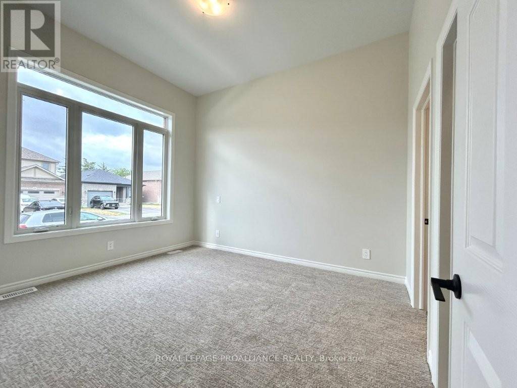 Belleville (thurlow Ward), ON K8N0T1,35 ATHABASKA DRIVE