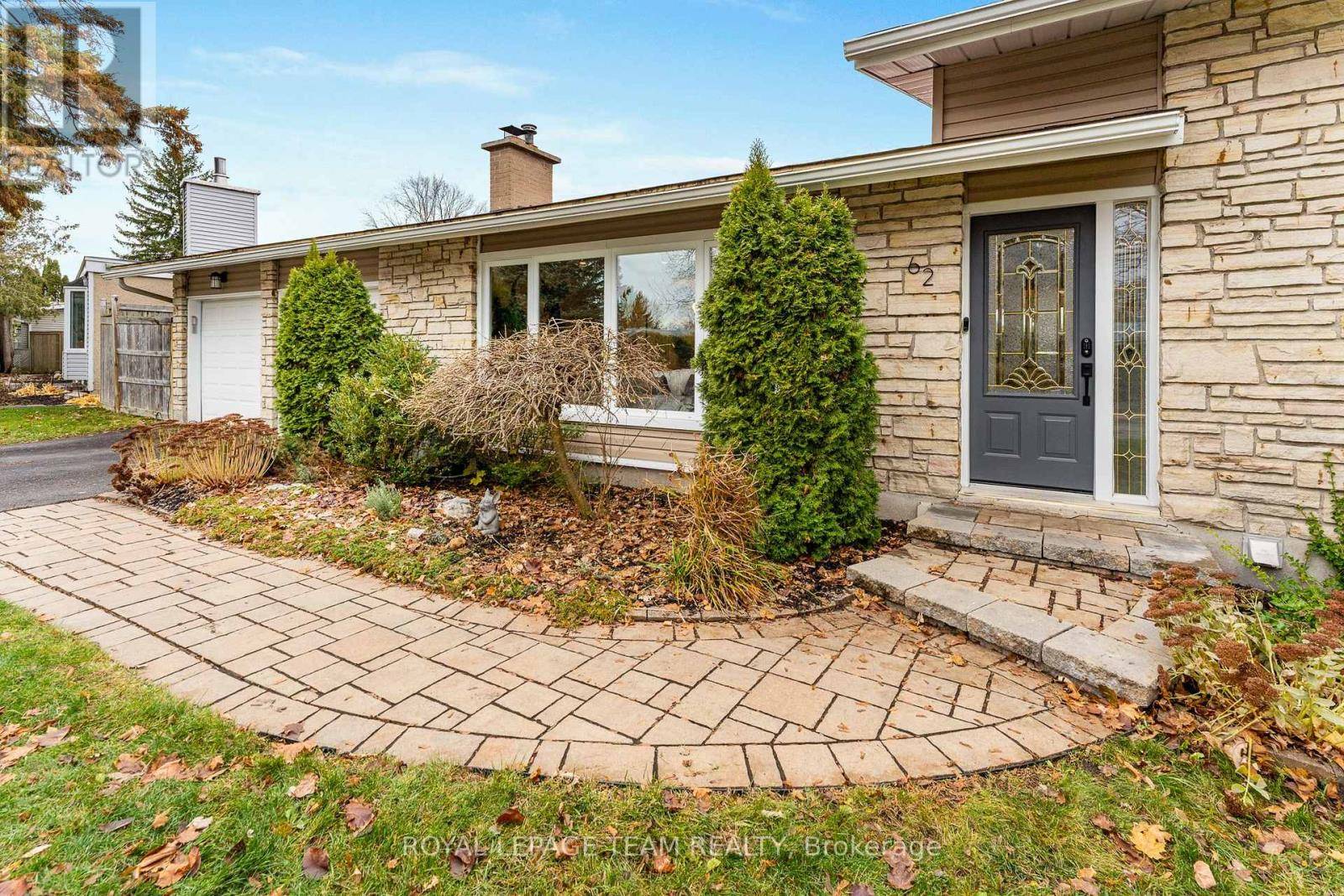 Ottawa, ON K2H5N1,62 CRYSTAL BEACH DRIVE