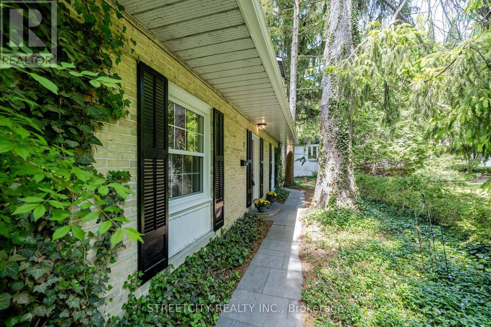 London East (east B), ON N6A1Y4,2 GROSVENOR STREET