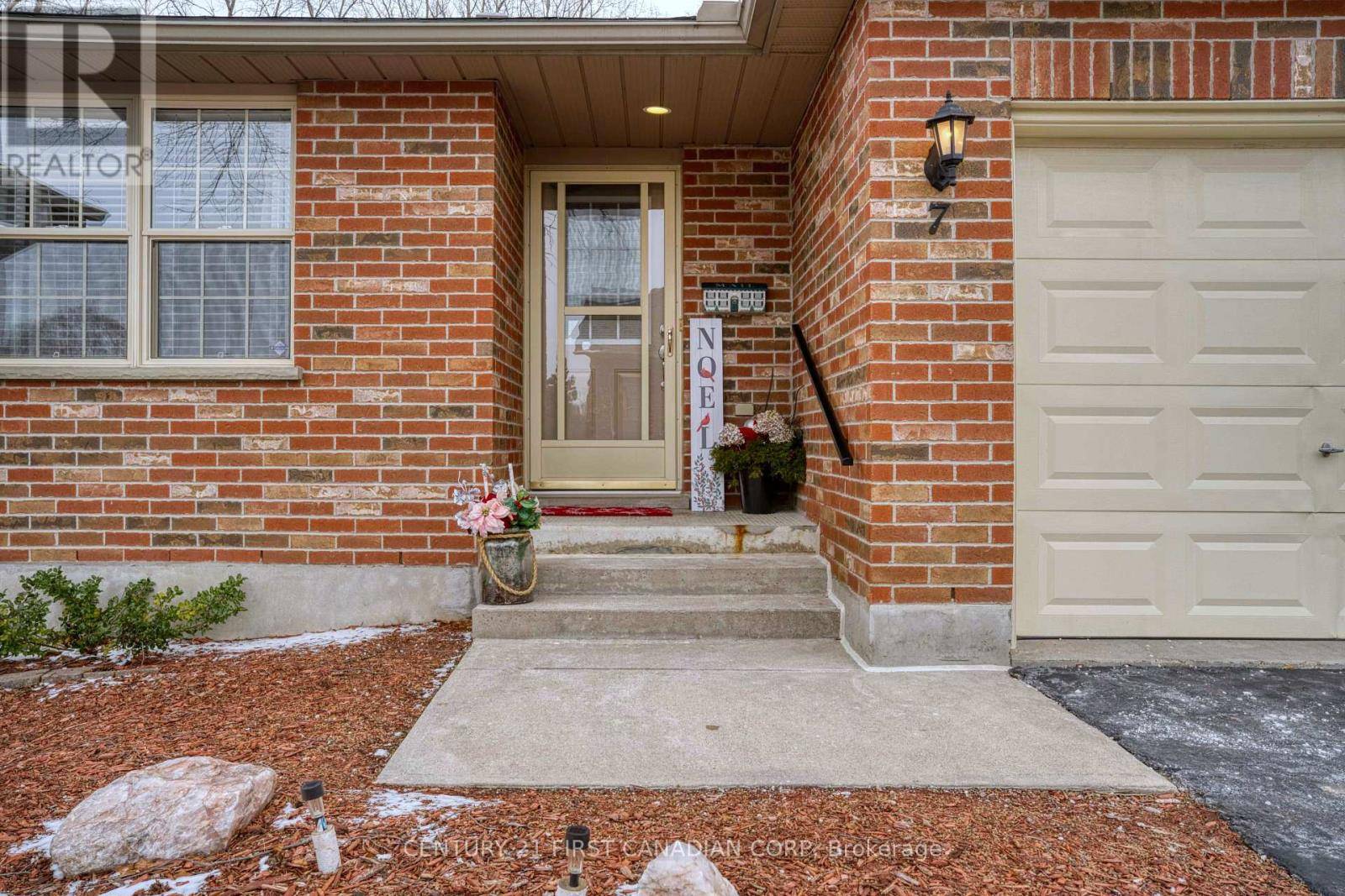 London South (south E), ON N6J1T5,80 Centre ST #7