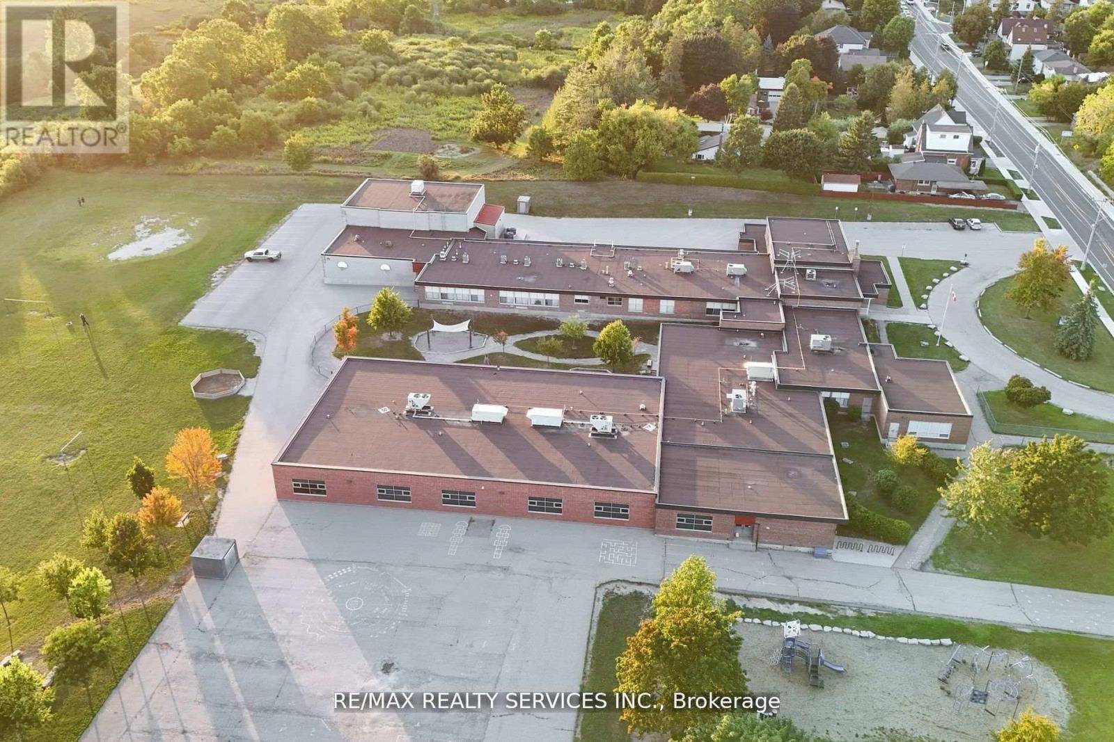 Kitchener, ON N2K1R9,26 WOOLWICH STREET