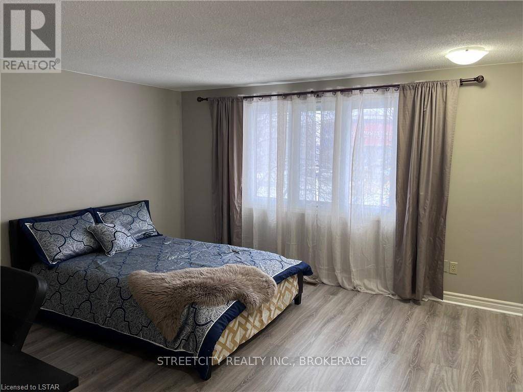 London, ON N5X3W5,70 SUNNYSIDE DR #51