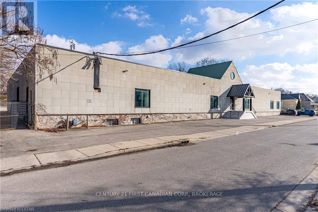 London, ON N5Z2B5,22 PEGLER ST #C