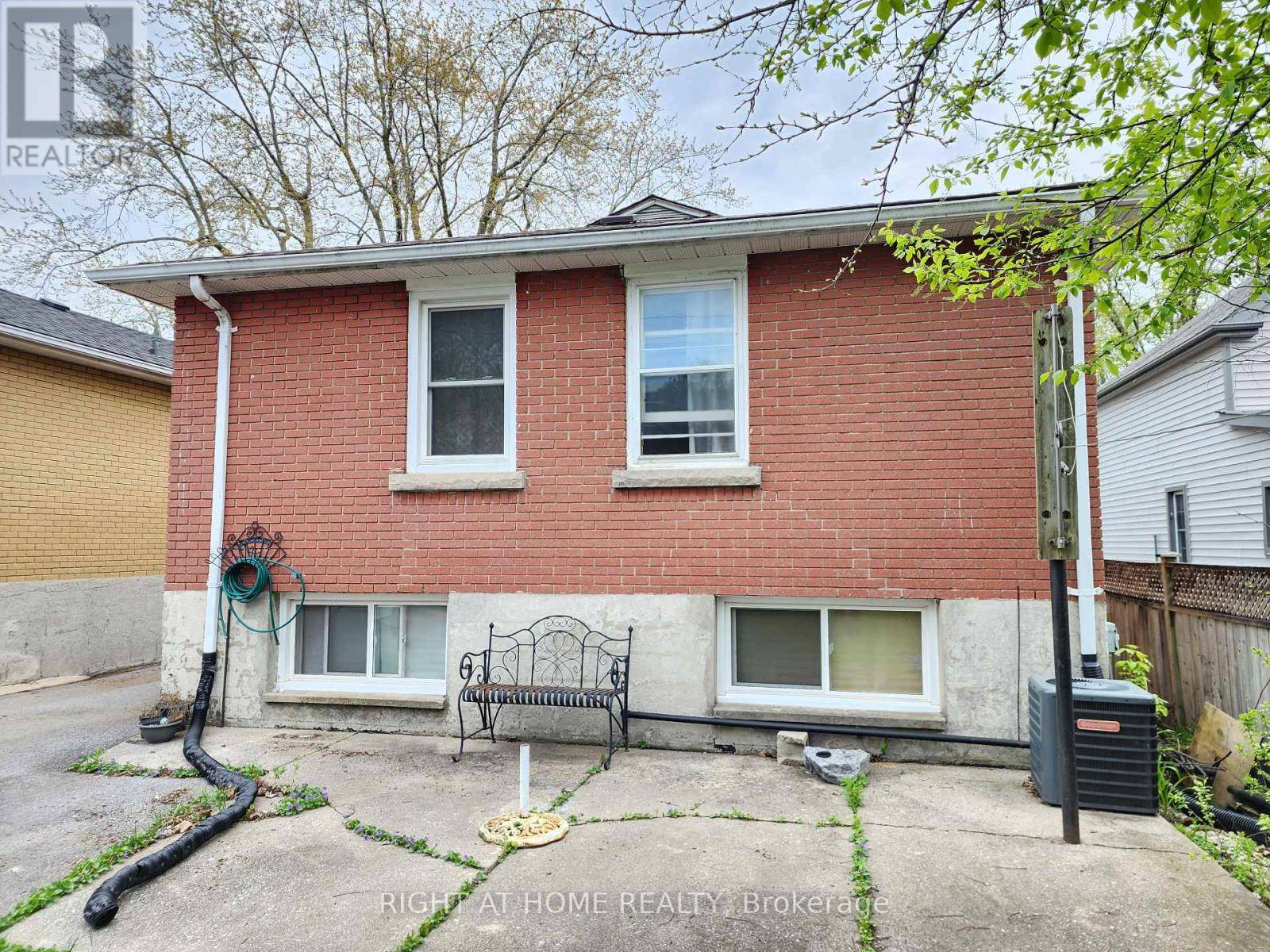 Kingston, ON K7K4X1,582 MACDONNELL STREET