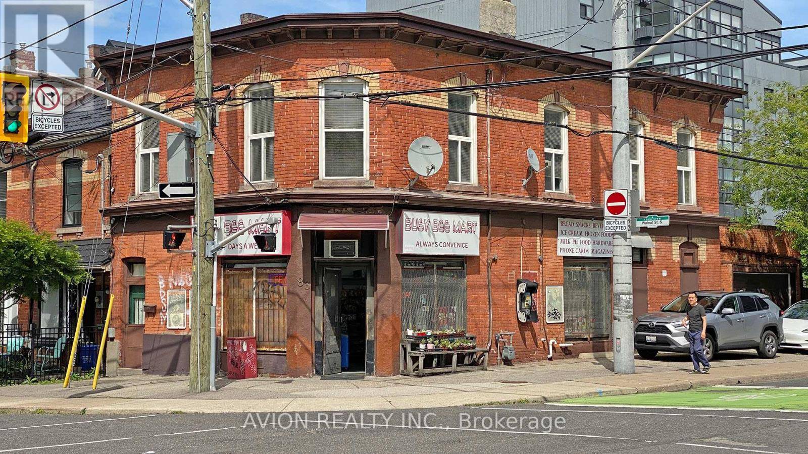 Hamilton (corktown), ON L8N2L2,83 Walnut ST South #Main