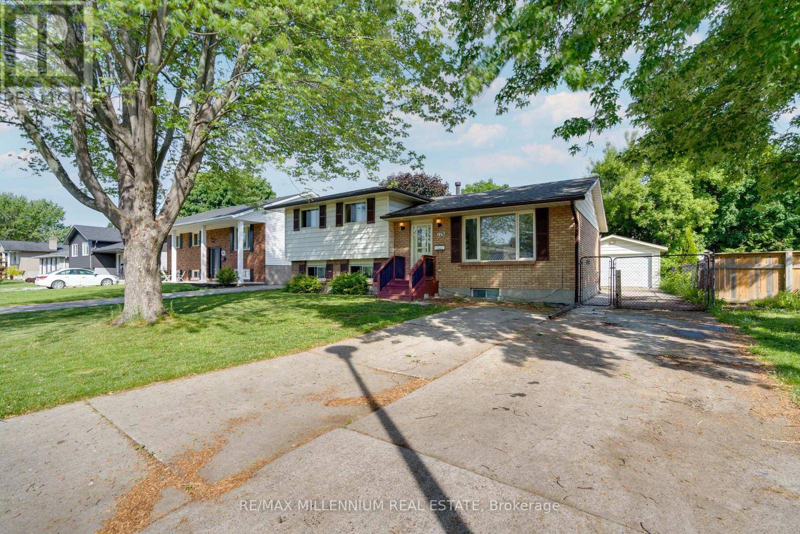 Sarnia, ON N7S4Z6,779 CARDIFF DRIVE