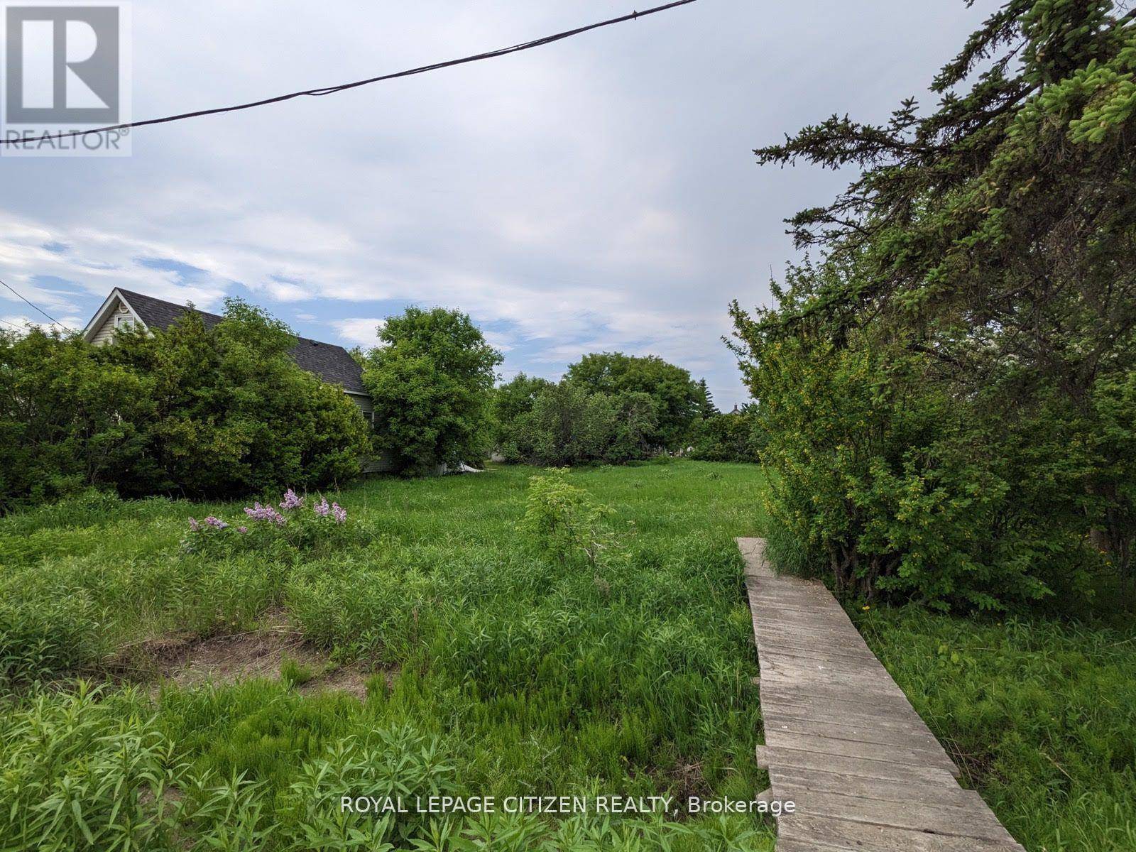 Thunder Bay, ON P7B2N9,416 SECOND AVENUE E