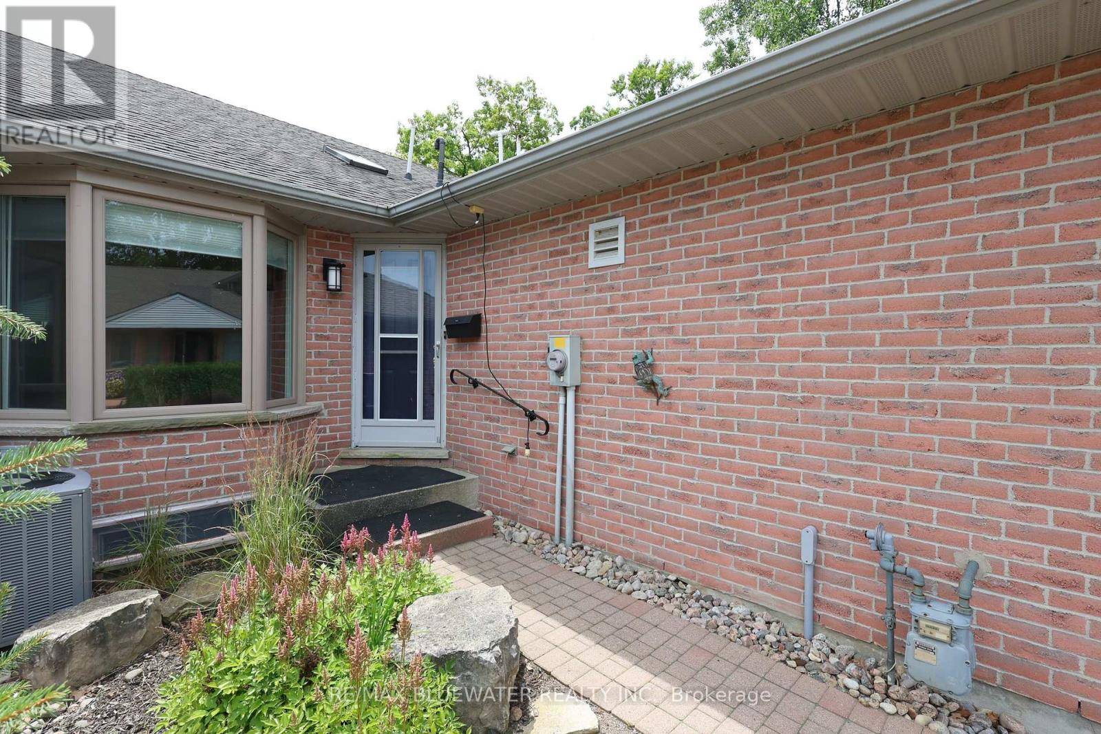 Lambton Shores (grand Bend), ON N0M1T0,90 Ontario ST South #24