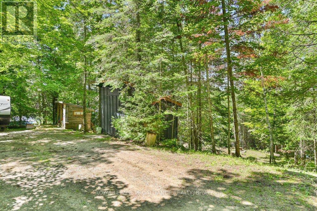 North Frontenac, ON K0H1C0,1092 1096 RIDGE LANE