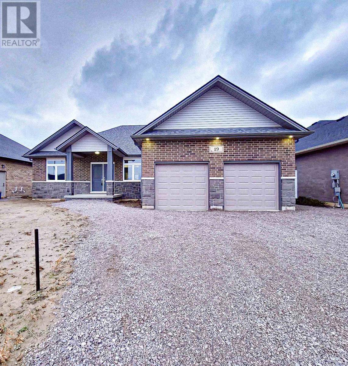 Chatham-kent (chatham), ON N7M6G2,19 TRACY DRIVE