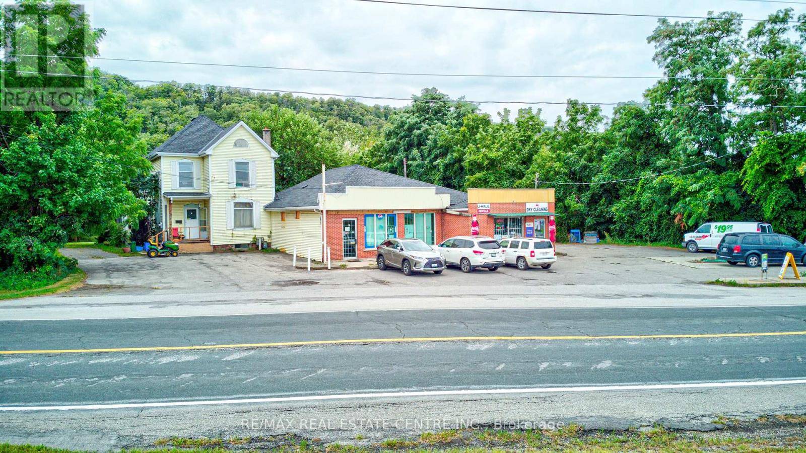 Grimsby, ON L3M1T1,407-409 MAIN STREET W