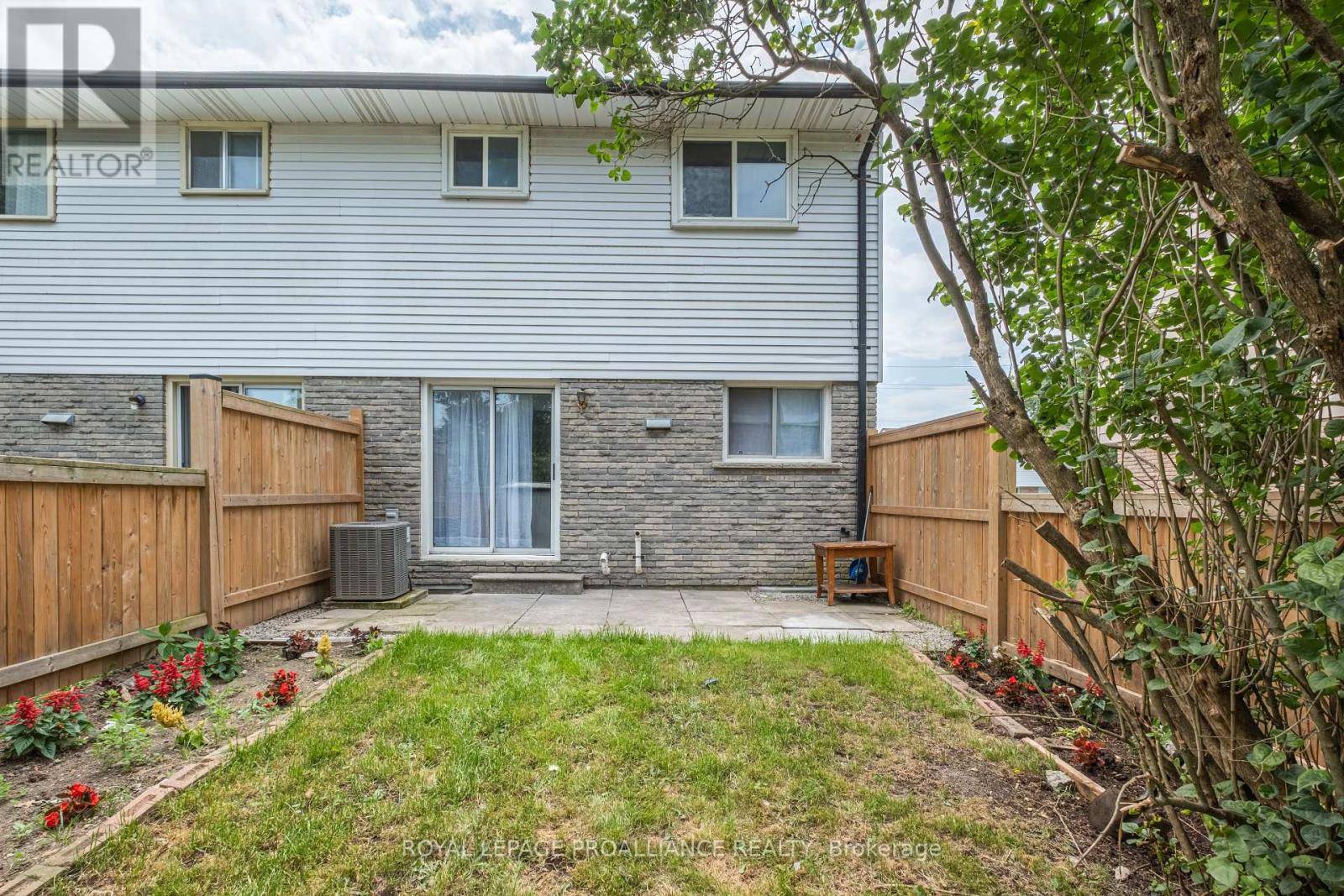 Kingston, ON K7M6V6,930 Oakview AVE #134