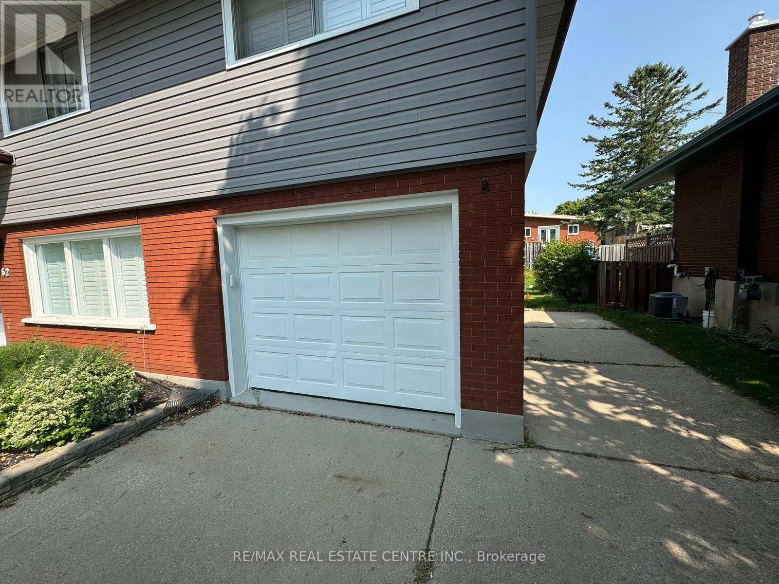 Kitchener, ON N2B1S2,62 ELKINGTON DRIVE