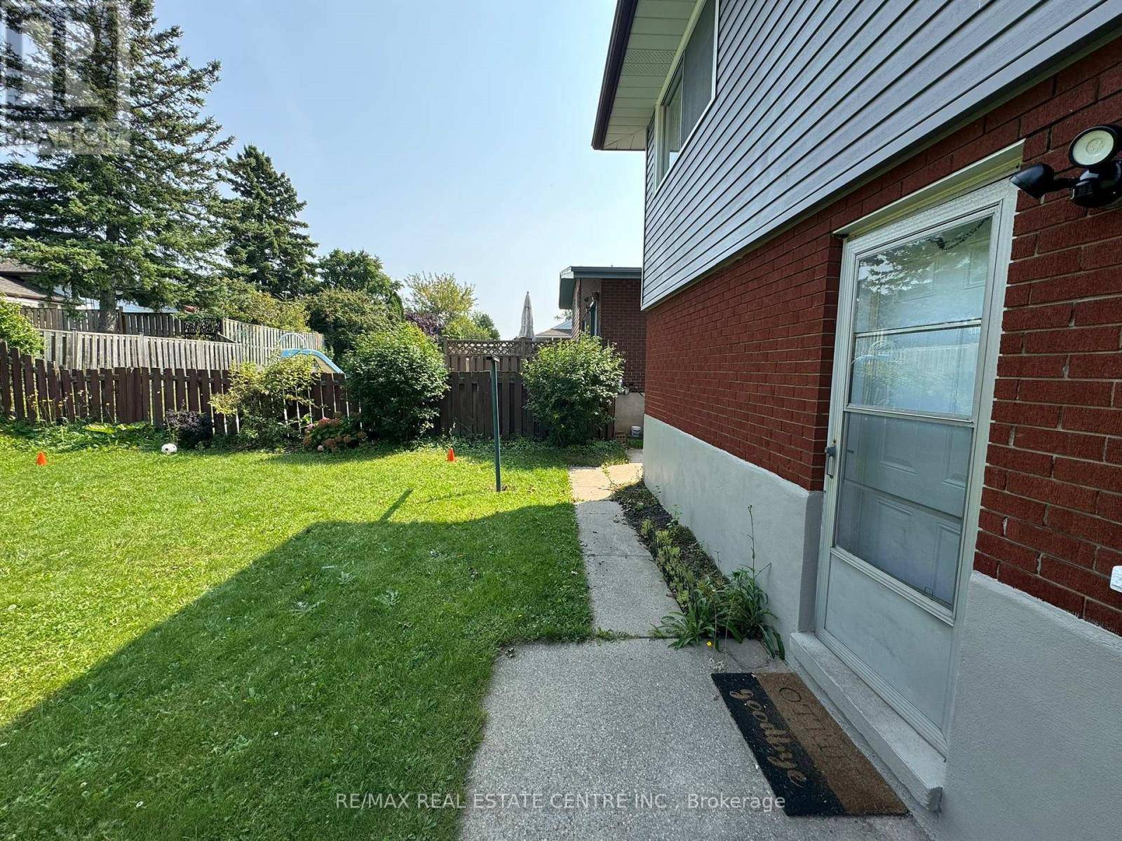 Kitchener, ON N2B1S2,62 ELKINGTON DRIVE