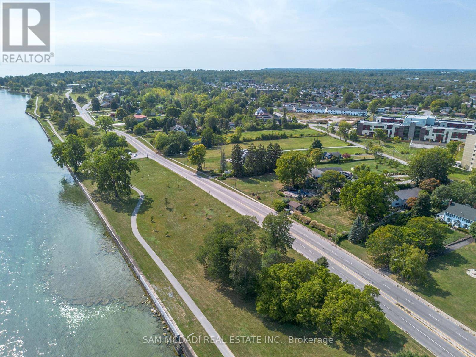 Fort Erie (lakeshore), ON L2A1B1,14 LAKESHORE ROAD