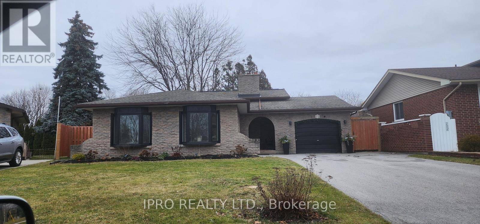 St. Catharines, ON L2N5Y3,15 BAYSHORE CRESCENT