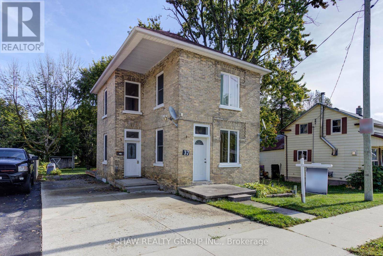 Minto (clifford), ON N0G1M0,37 ELORA STREET S