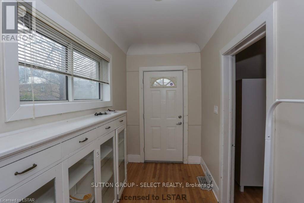 London, ON N6B2P9,558 WATERLOO STREET