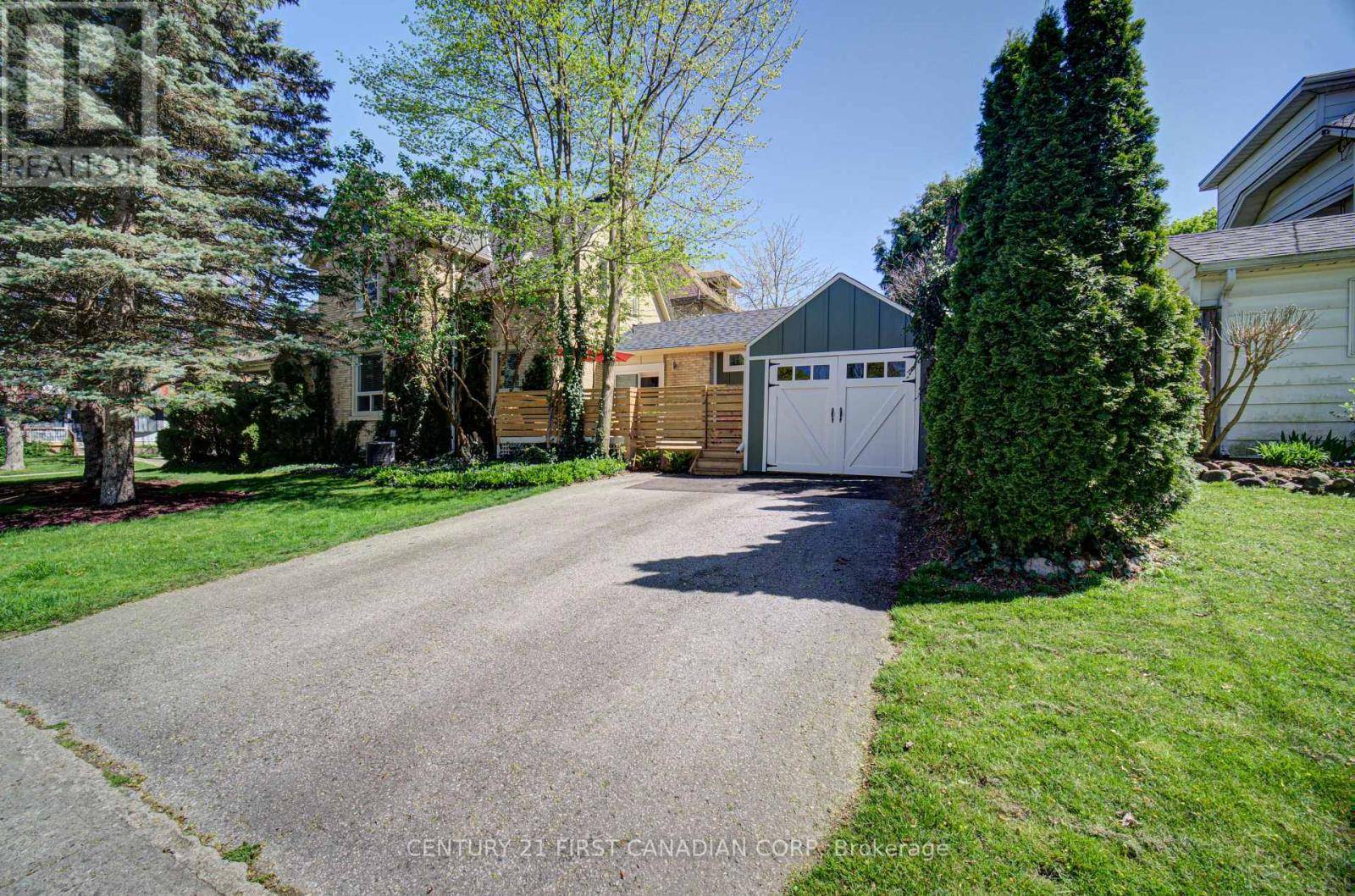 London, ON N6A3T9,879 HELLMUTH AVENUE