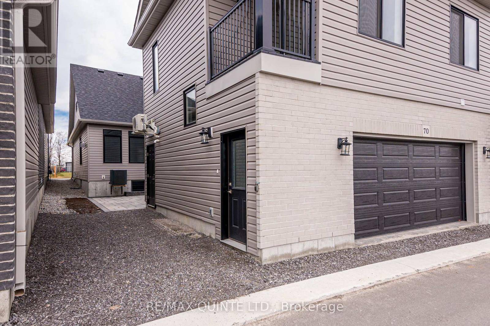 Belleville, ON K8N0S6,70B RIVERSTONE WAY