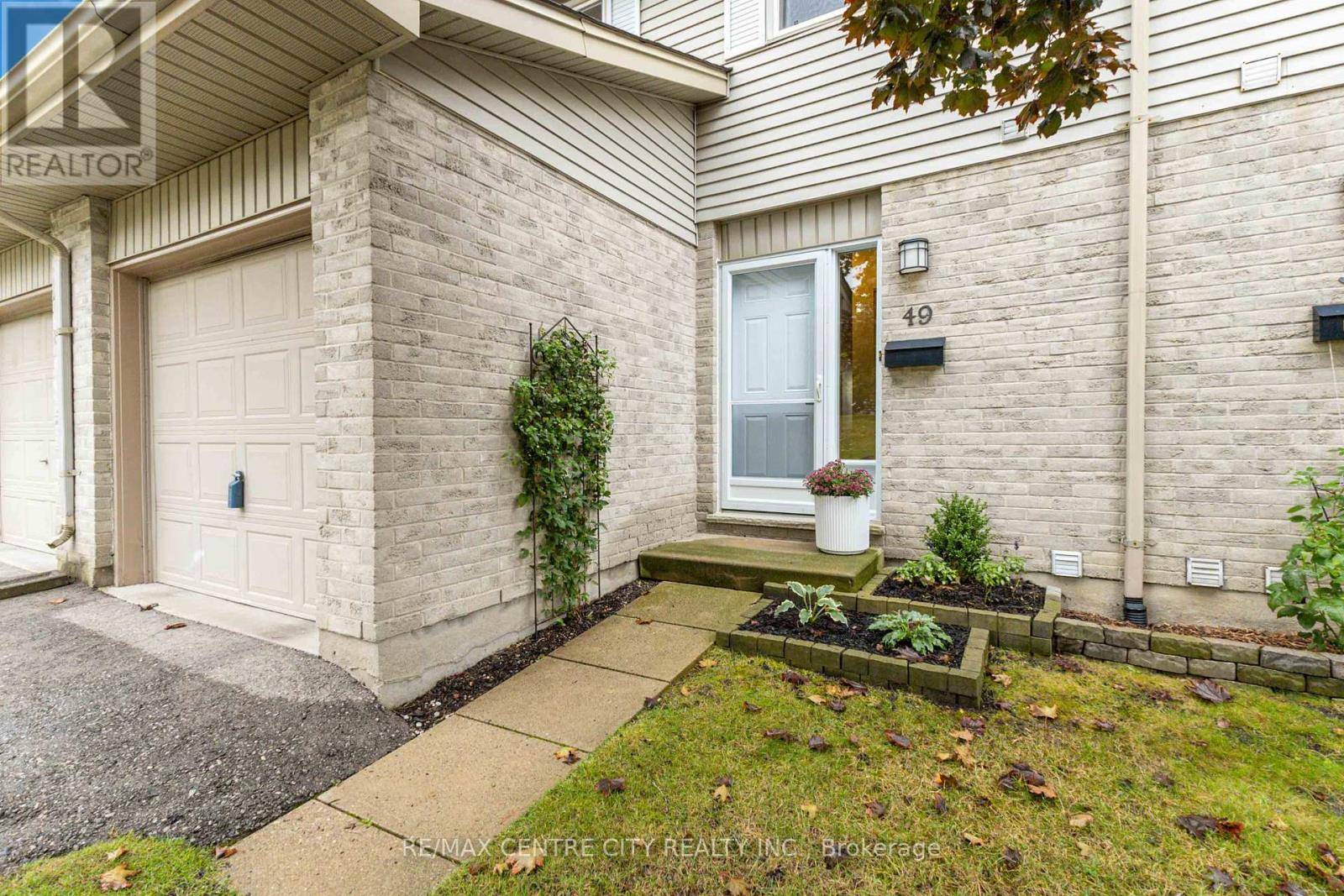 London, ON N6C5Y2,30 Clarendon CRES #49