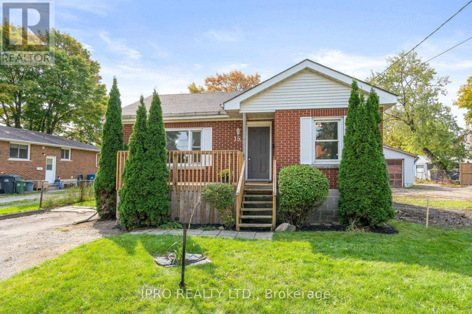 Guelph (two Rivers), ON N1E5Y4,15 LAWRENCE AVENUE