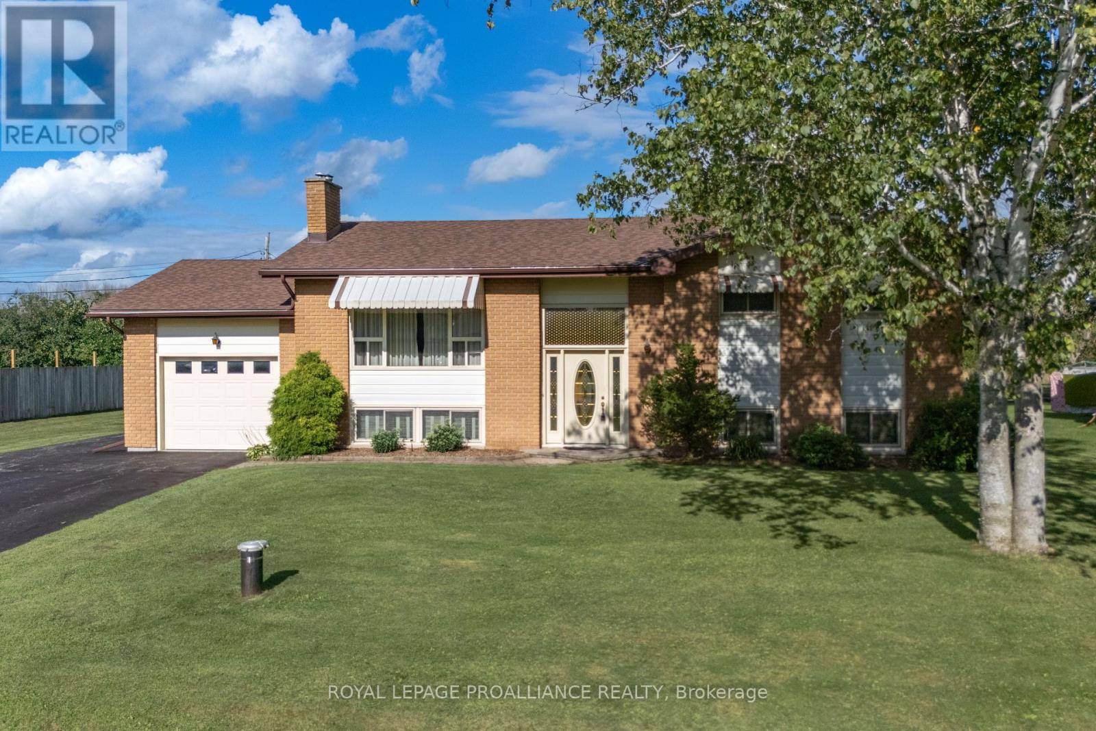 Quinte West, ON K8V5P8,154 JEFFREY DRIVE