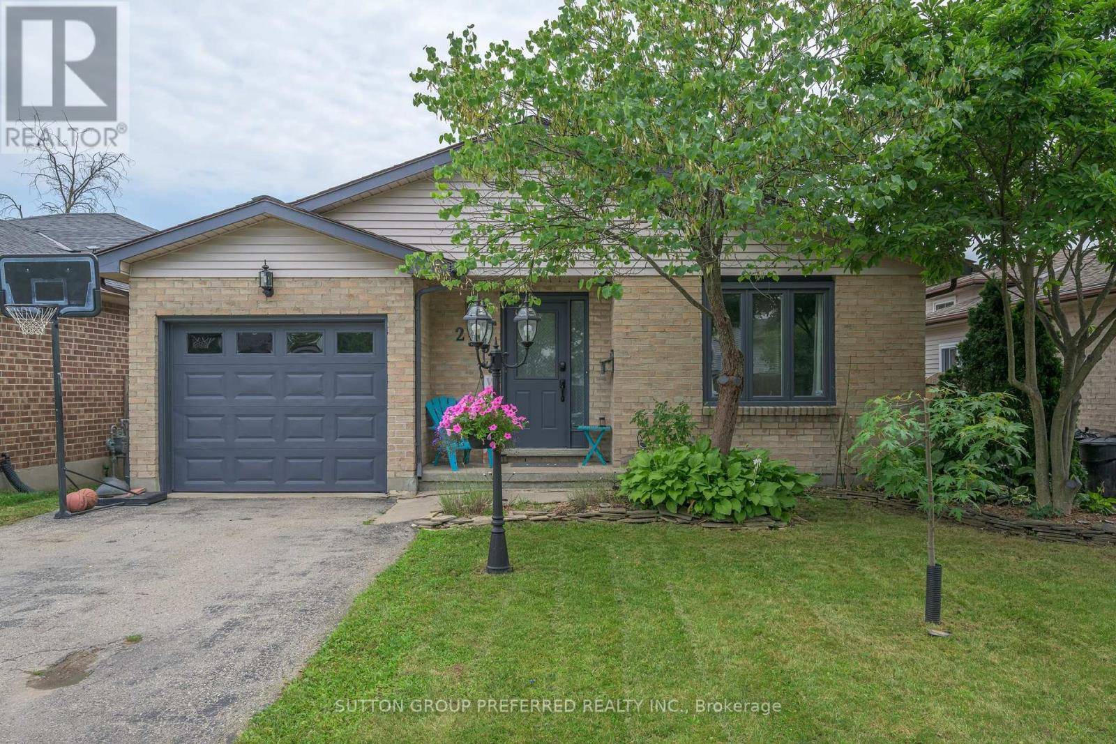 London, ON N5V4C9,239 PORTSMOUTH CRESCENT E