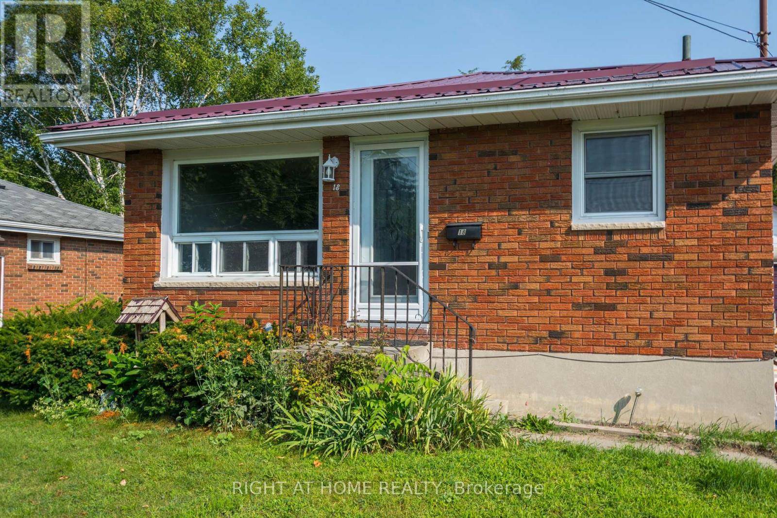 Belleville, ON K8P2M6,18 HARRIS CRESCENT