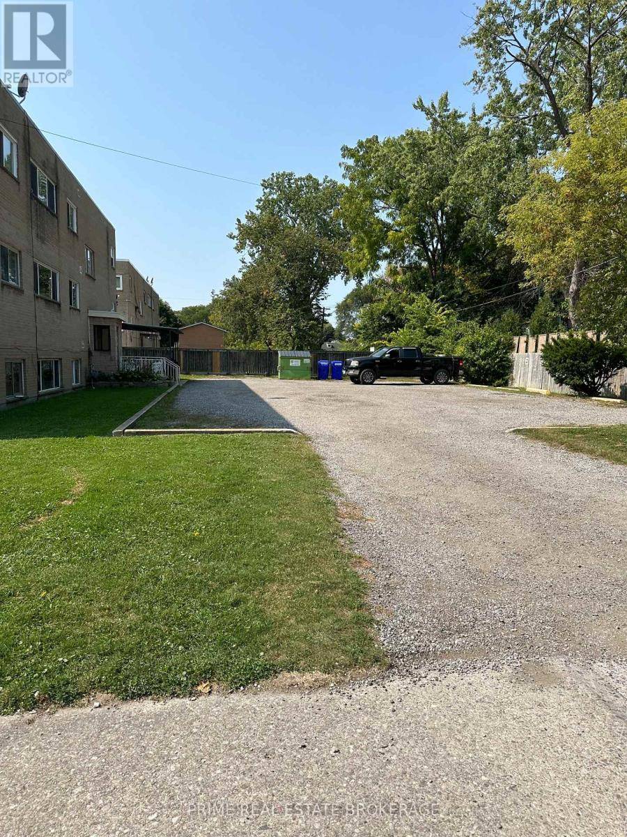 Sarnia, ON N7T3V5,121 WALNUT AVENUE S