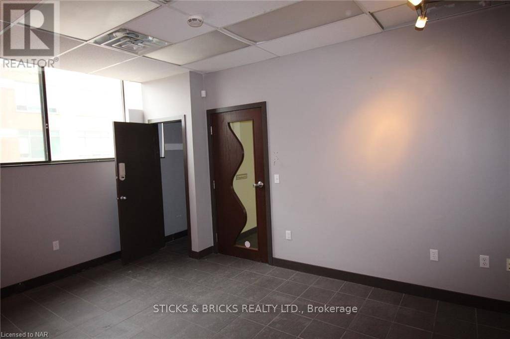 Niagara Falls (210 - Downtown), ON L2E3R1,4673 ONTARIO AVE #201