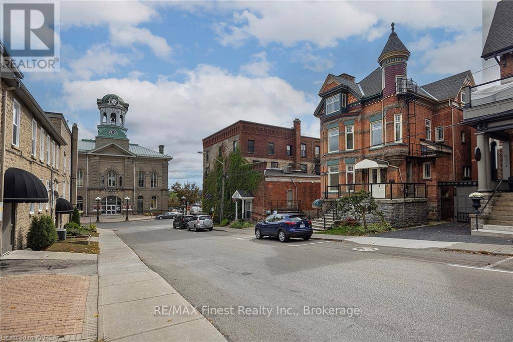 Brockville (810 - Brockville), ON K6V2B1,10 VICTORIA AVENUE