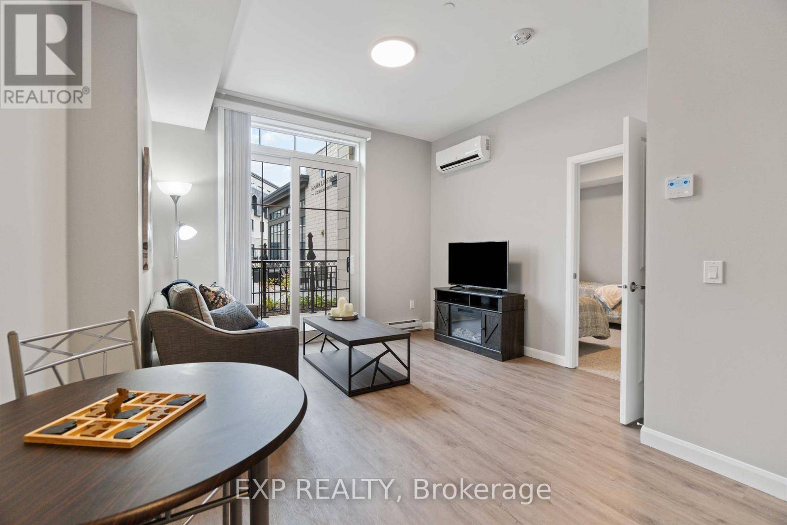Perth, ON K7H1K9,31 ERIC DEVLIN LN #204