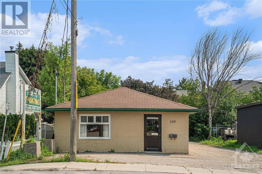 Arnprior, ON K7S2L2,139 DANIEL STREET N